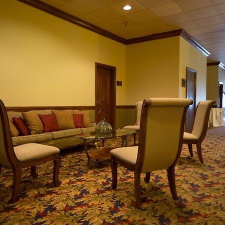 Boarders Inn And Suites - Marion Bagian luar foto