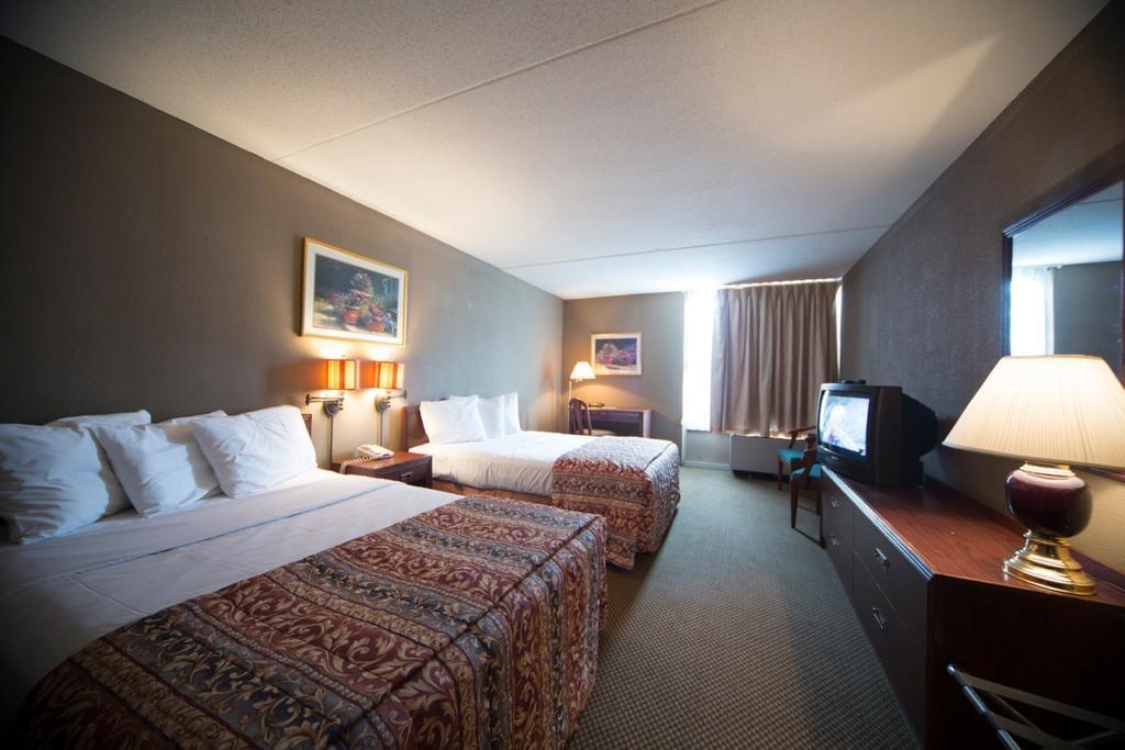 Boarders Inn And Suites - Marion Ruang foto