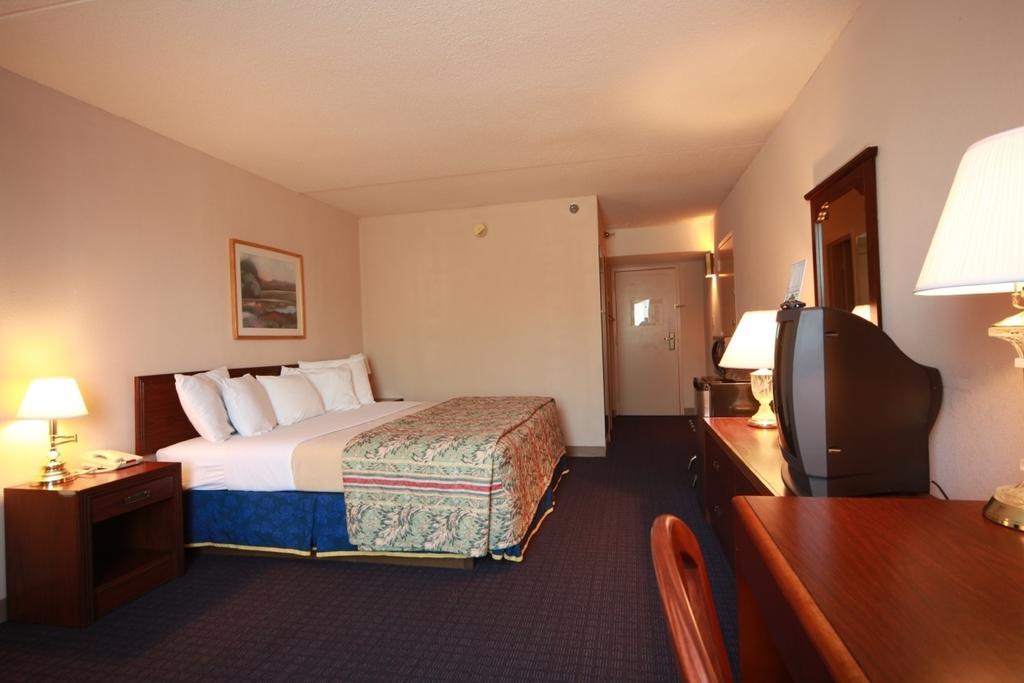 Boarders Inn And Suites - Marion Ruang foto