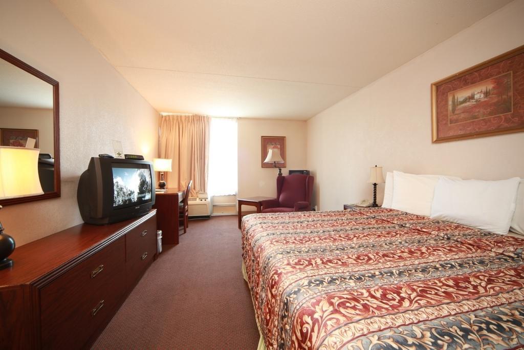 Boarders Inn And Suites - Marion Ruang foto