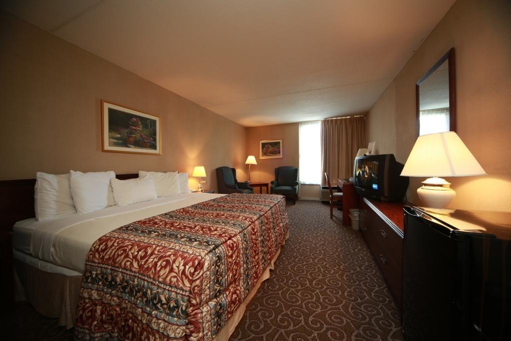 Boarders Inn And Suites - Marion Ruang foto