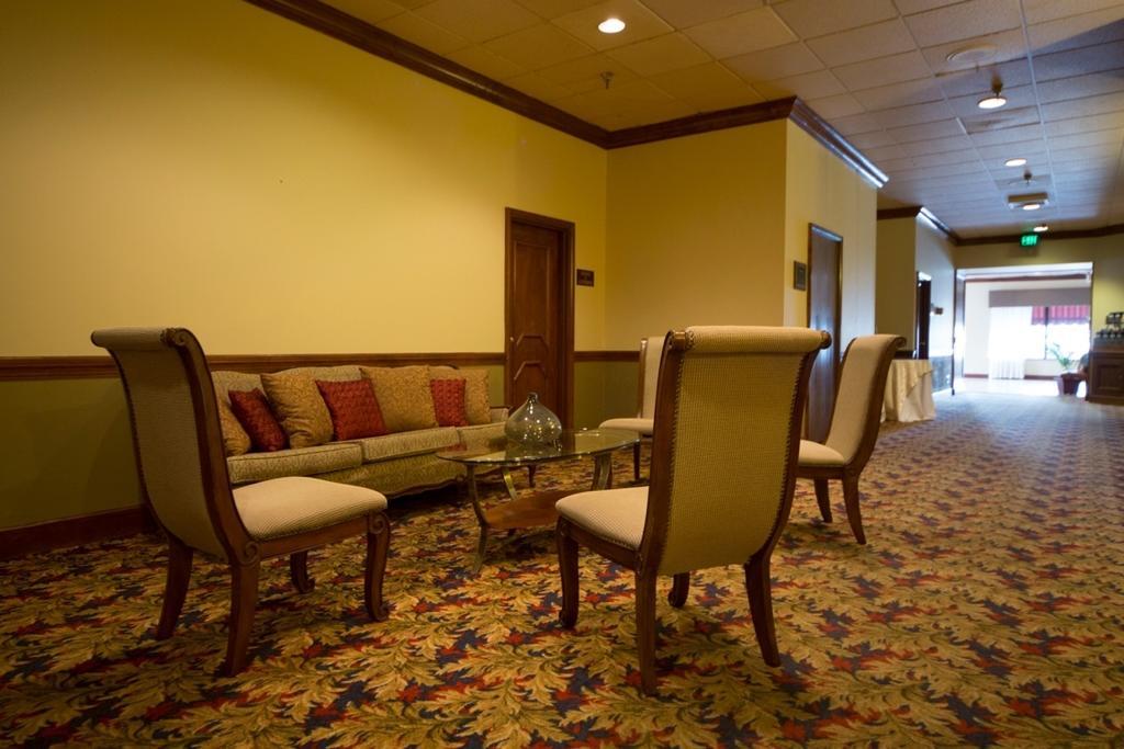 Boarders Inn And Suites - Marion Bagian luar foto