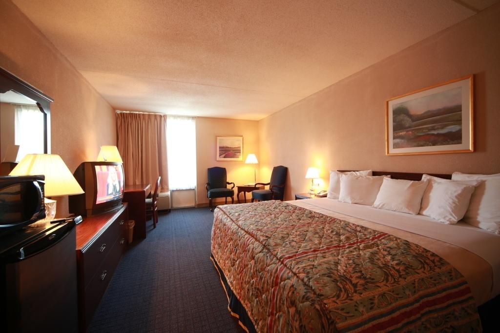 Boarders Inn And Suites - Marion Bagian luar foto