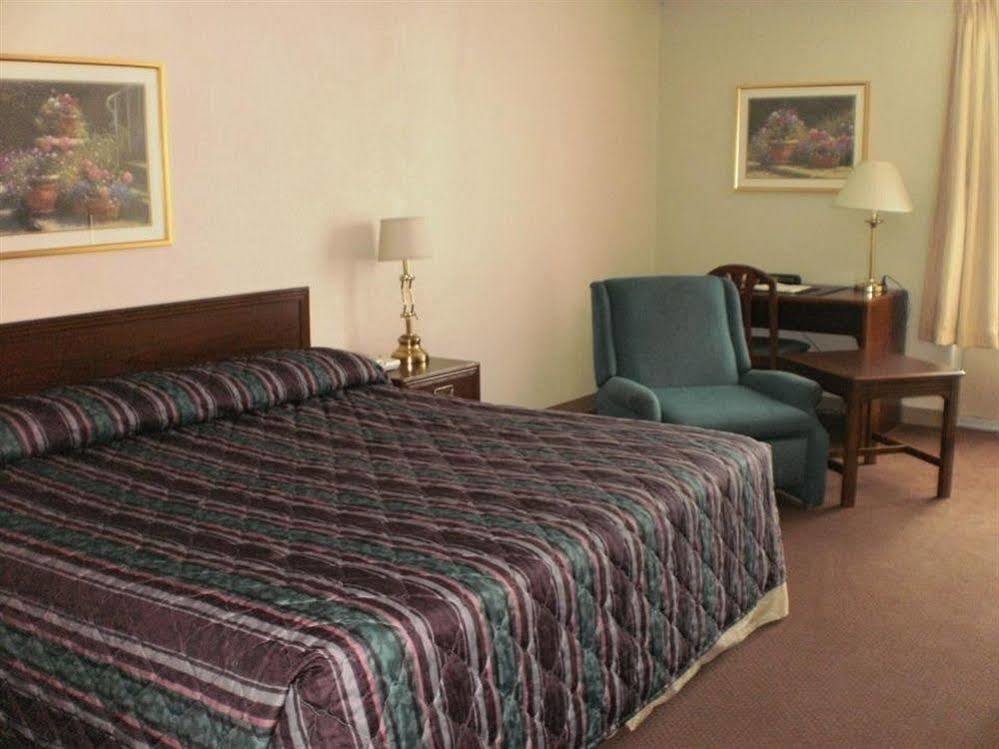 Boarders Inn And Suites - Marion Bagian luar foto